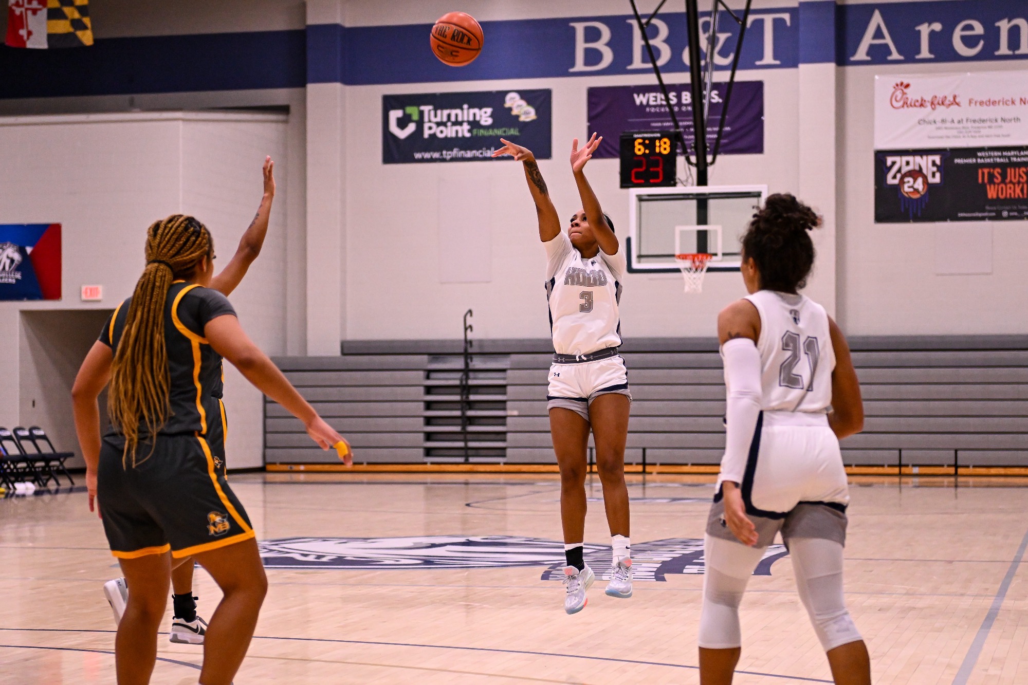 Women's basketball stumped by Fighting Squirrels Hood College