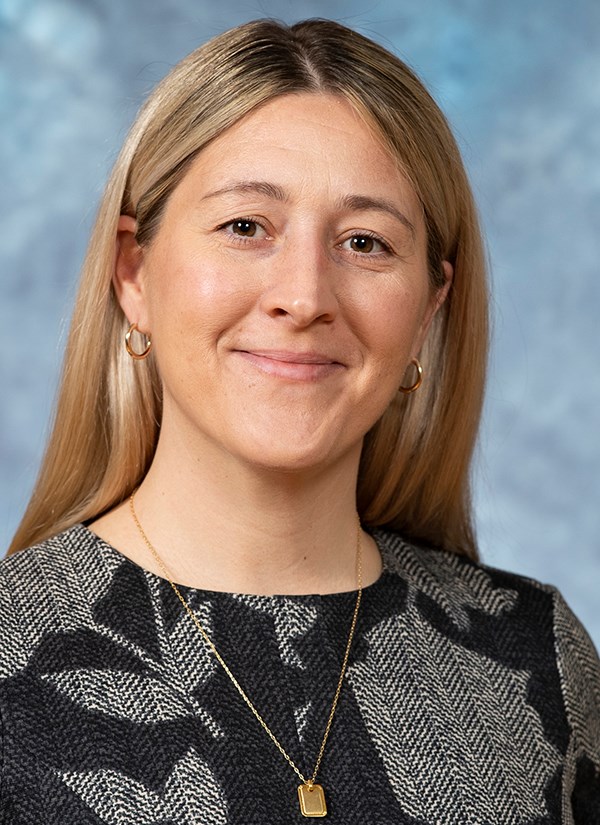 Kat Bixby Headshot