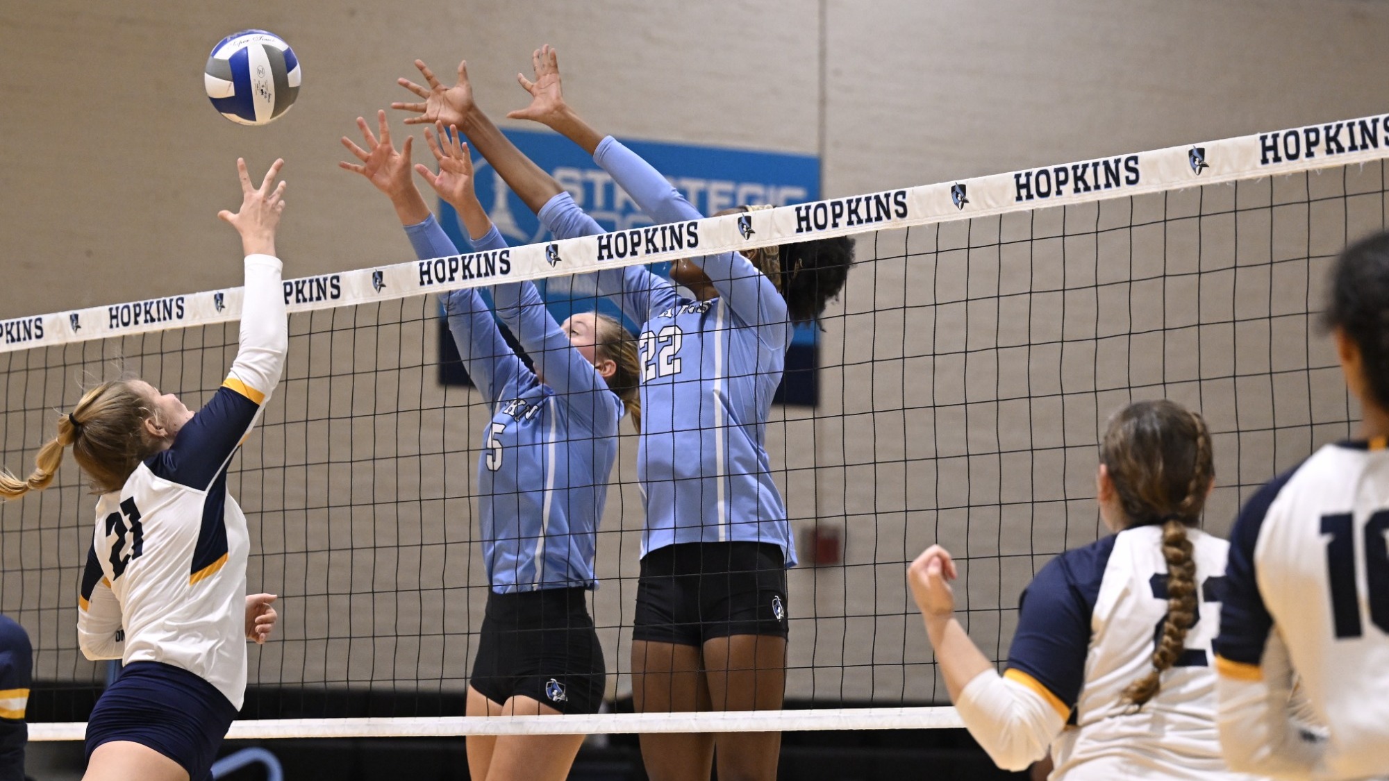 Volleyball Overpowers Bryn Mawr, Averett at Home Johns Hopkins