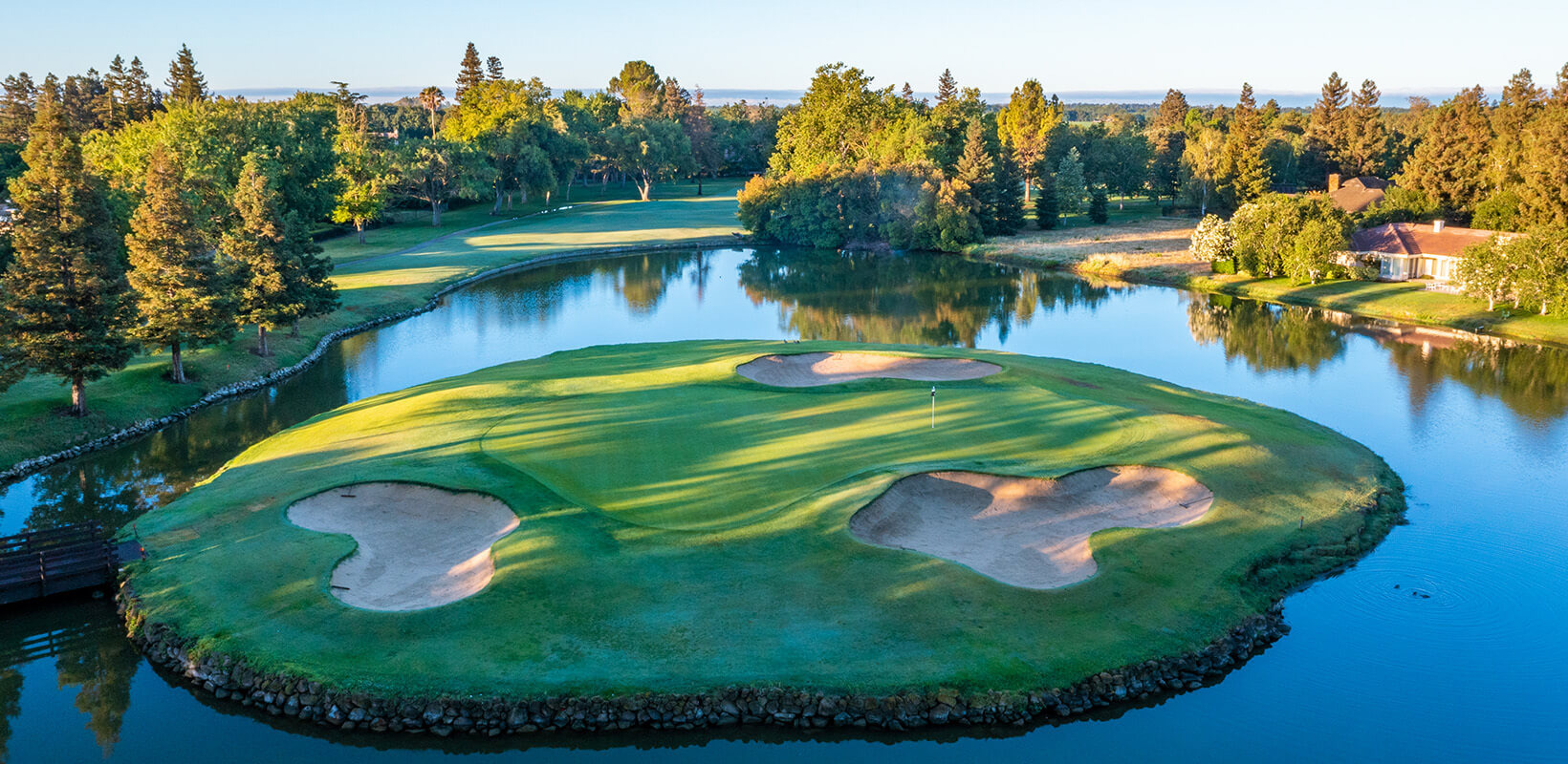 Aerial photo of island green at El Macero Country Club