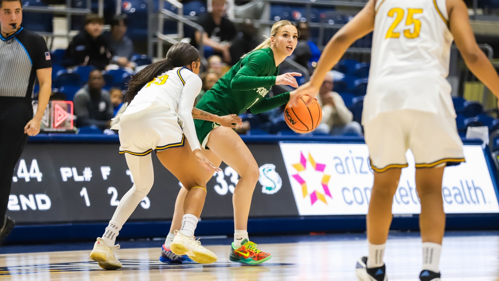 2025-26 WBB Benthe Versteeg surveys the defense at Northern Arizona