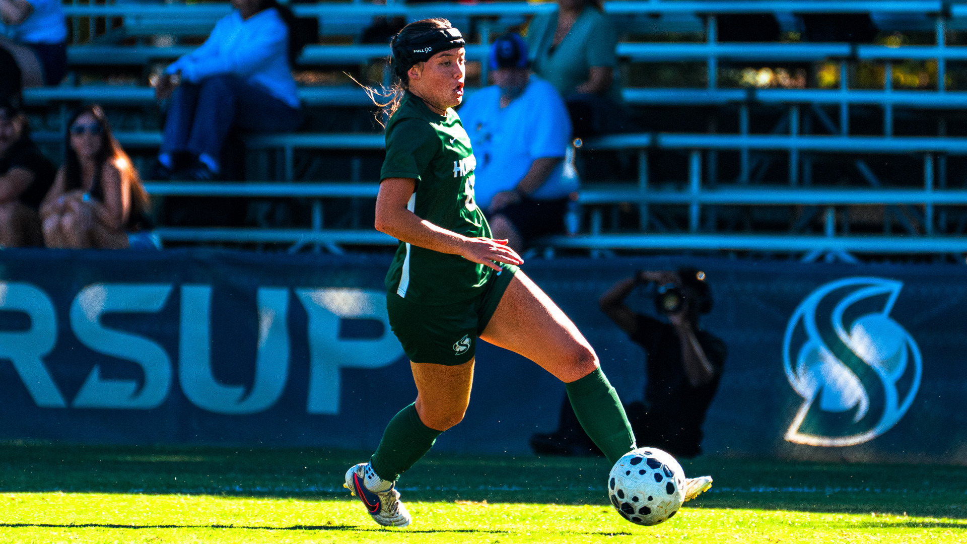 2026 WSOC Jaety Mandaquit dribbles up the field in a home match against UC Riverside