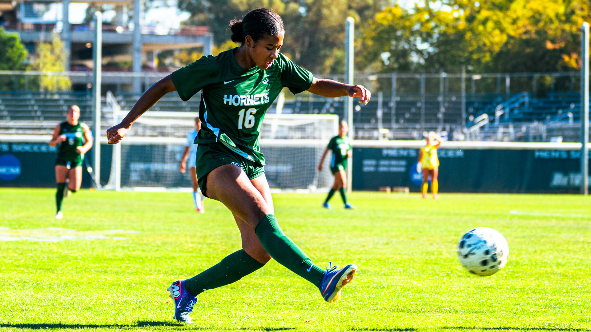 2026 WSOC Mia Jackson attempts a shot in a match against UC Riverside