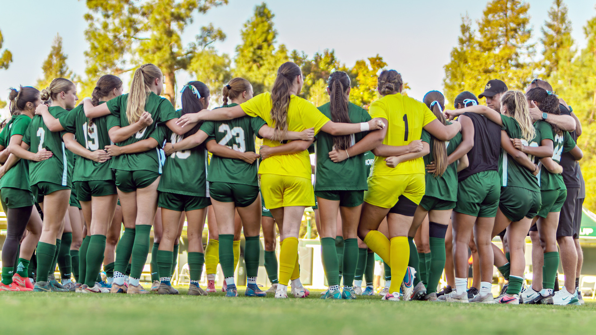 2026 WSOC team huddle prior to kick off at home against UC Riverside