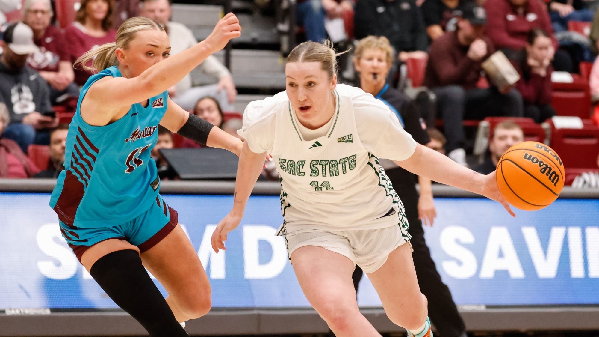 2025-26 WBB Rubi Gray drives to the basket against a Montana defender in Missoula
