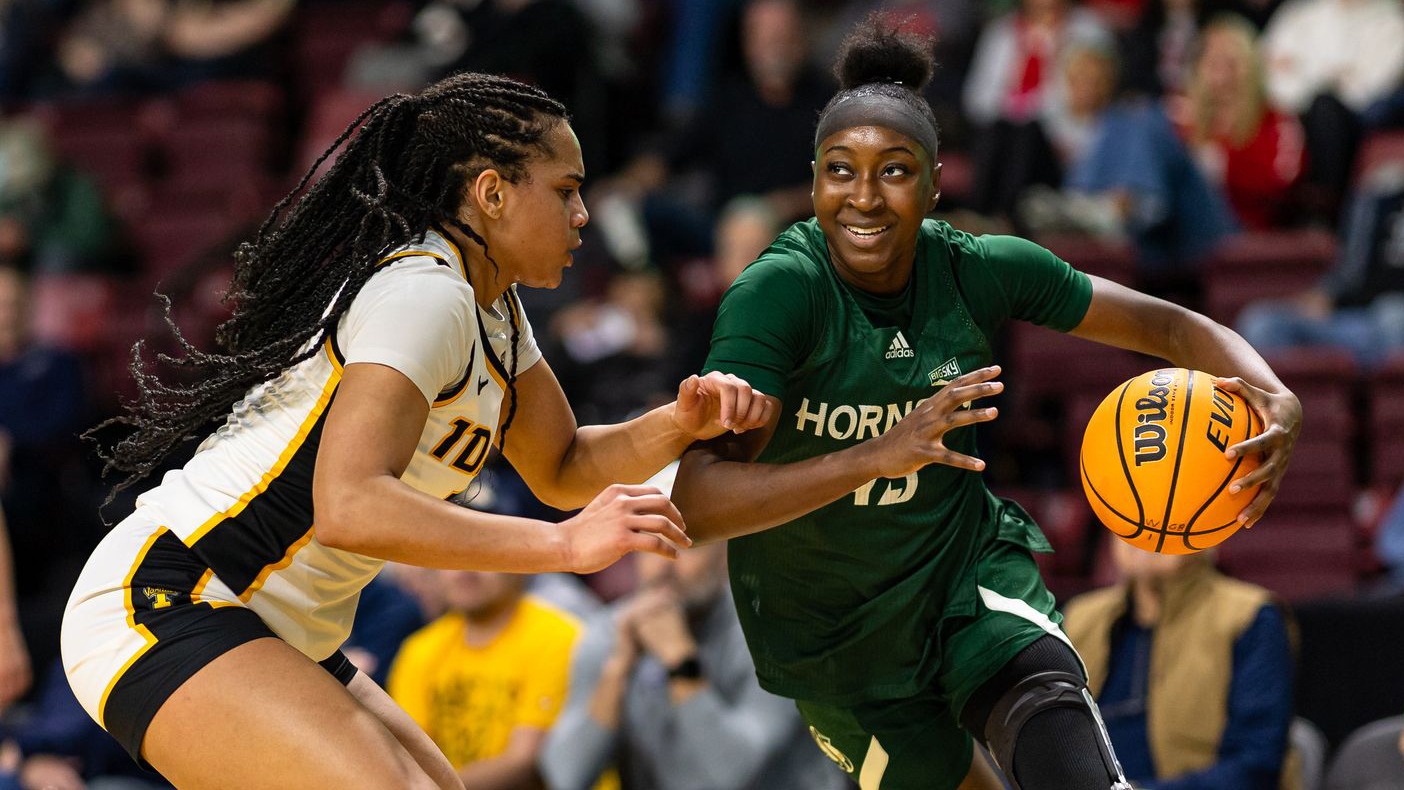 2025-26 WBB Fatoumata Jaiteh drives past an Idaho defender in the Hornets' Big Sky Conference semifinal game against the Vandals in Boise on March 10