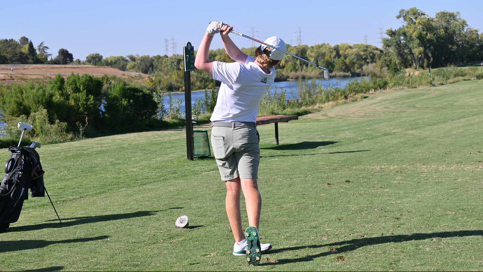 Photo from behind of Max Thomas who's teeing off