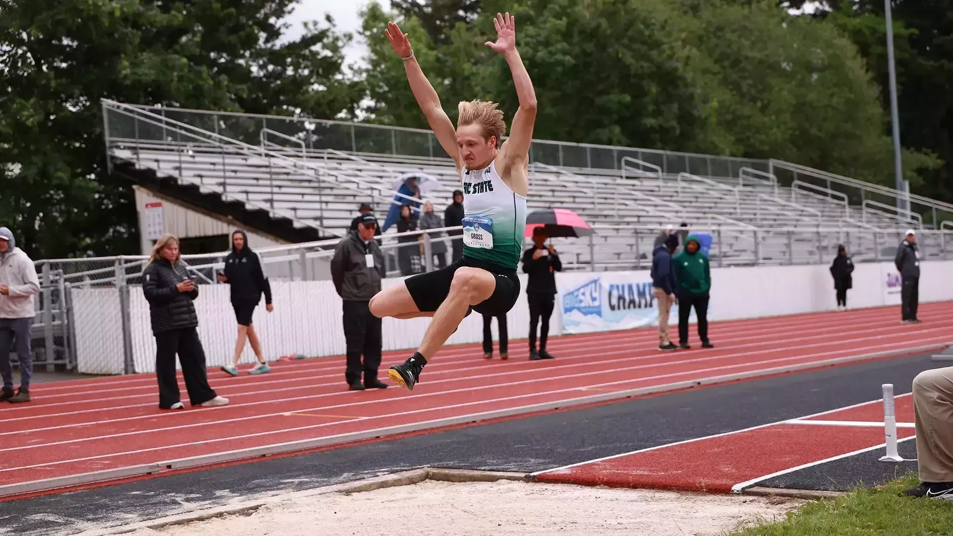 Gross in the air in the long jump