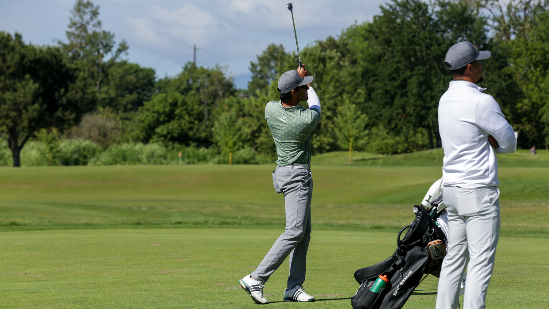 Jai Bahl finishes his shot while standing next to assistant coach Aaron Beverley