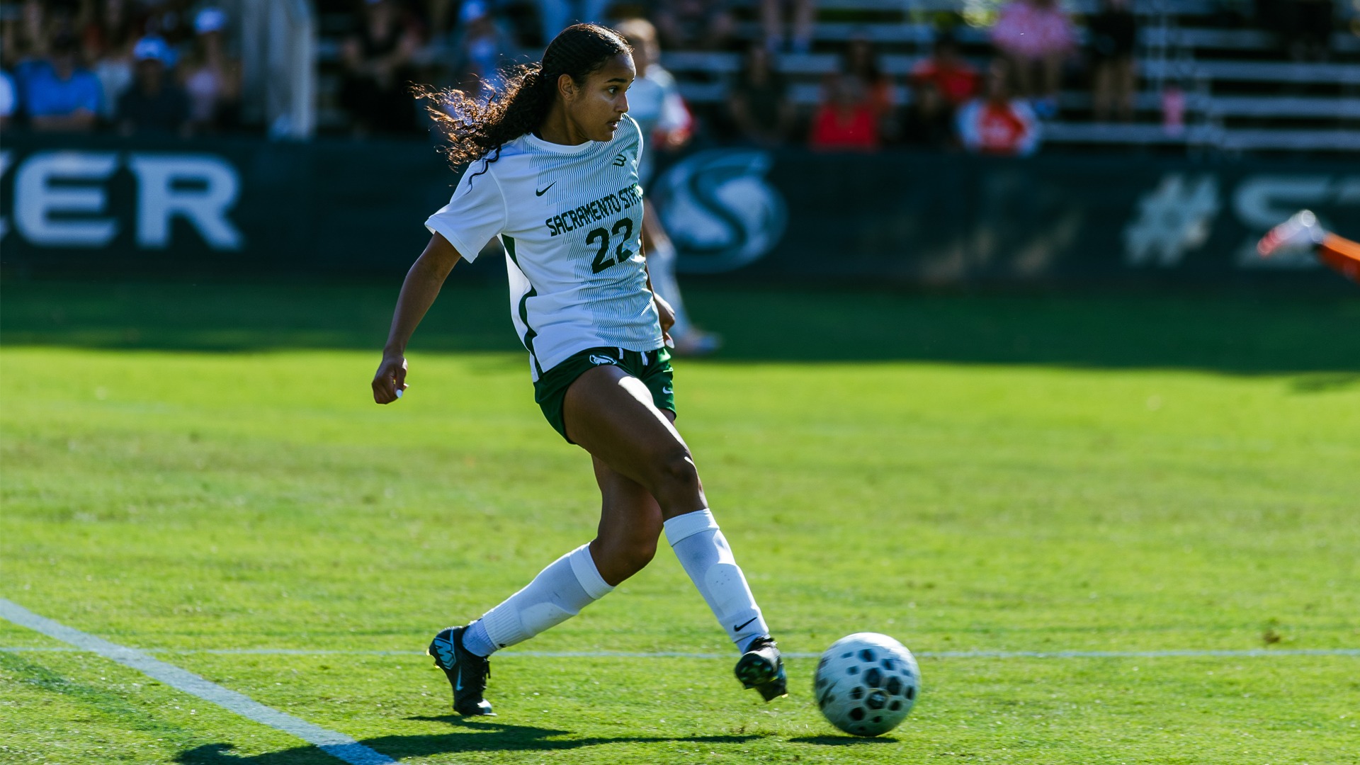 2026 WSOC Tierra Pickell attempts a pass during the Hornets' match against Pacific