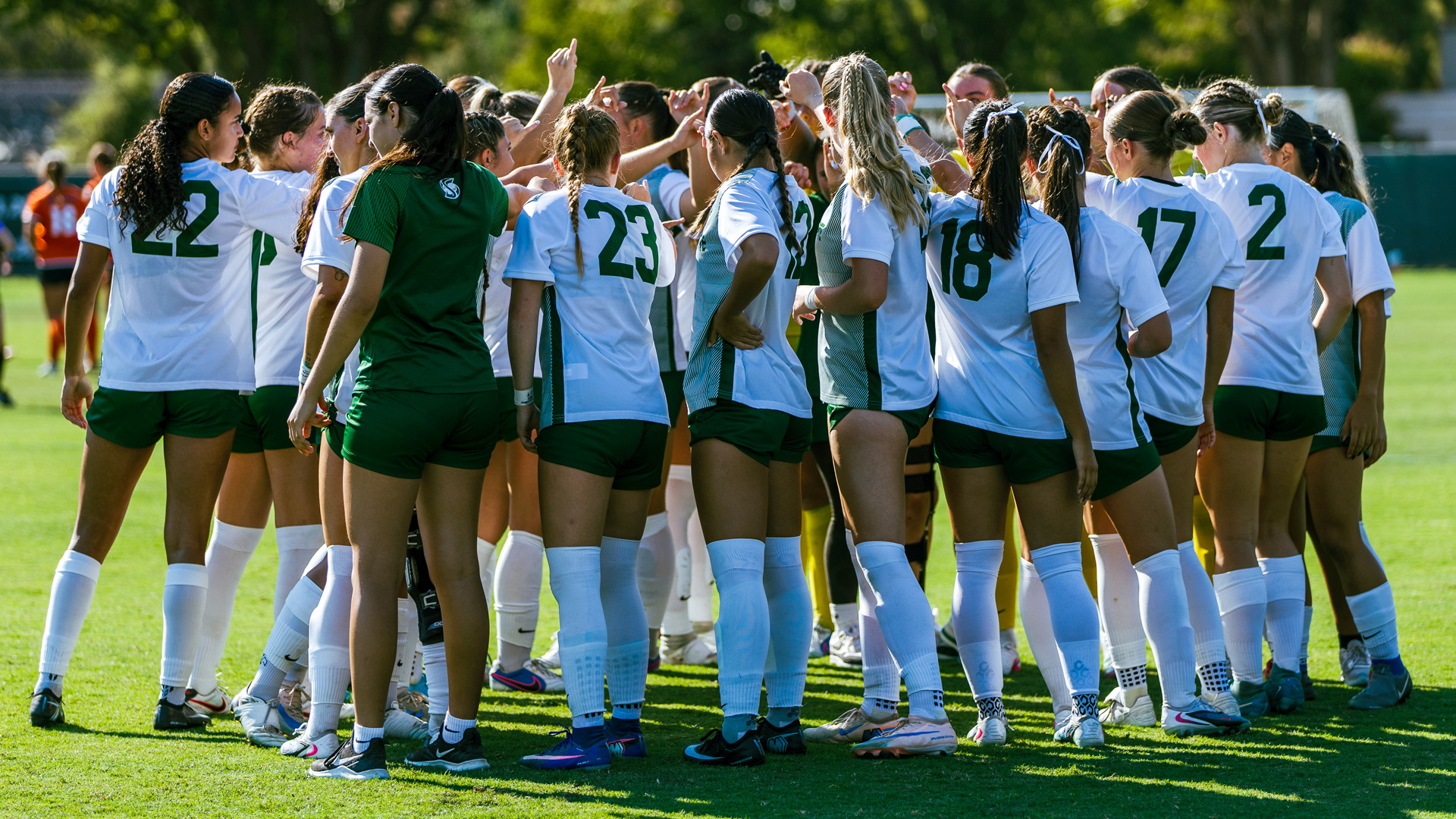 2026 WSOC team huddle with Stingers Up prior to kickoff against Pacific in the season opener