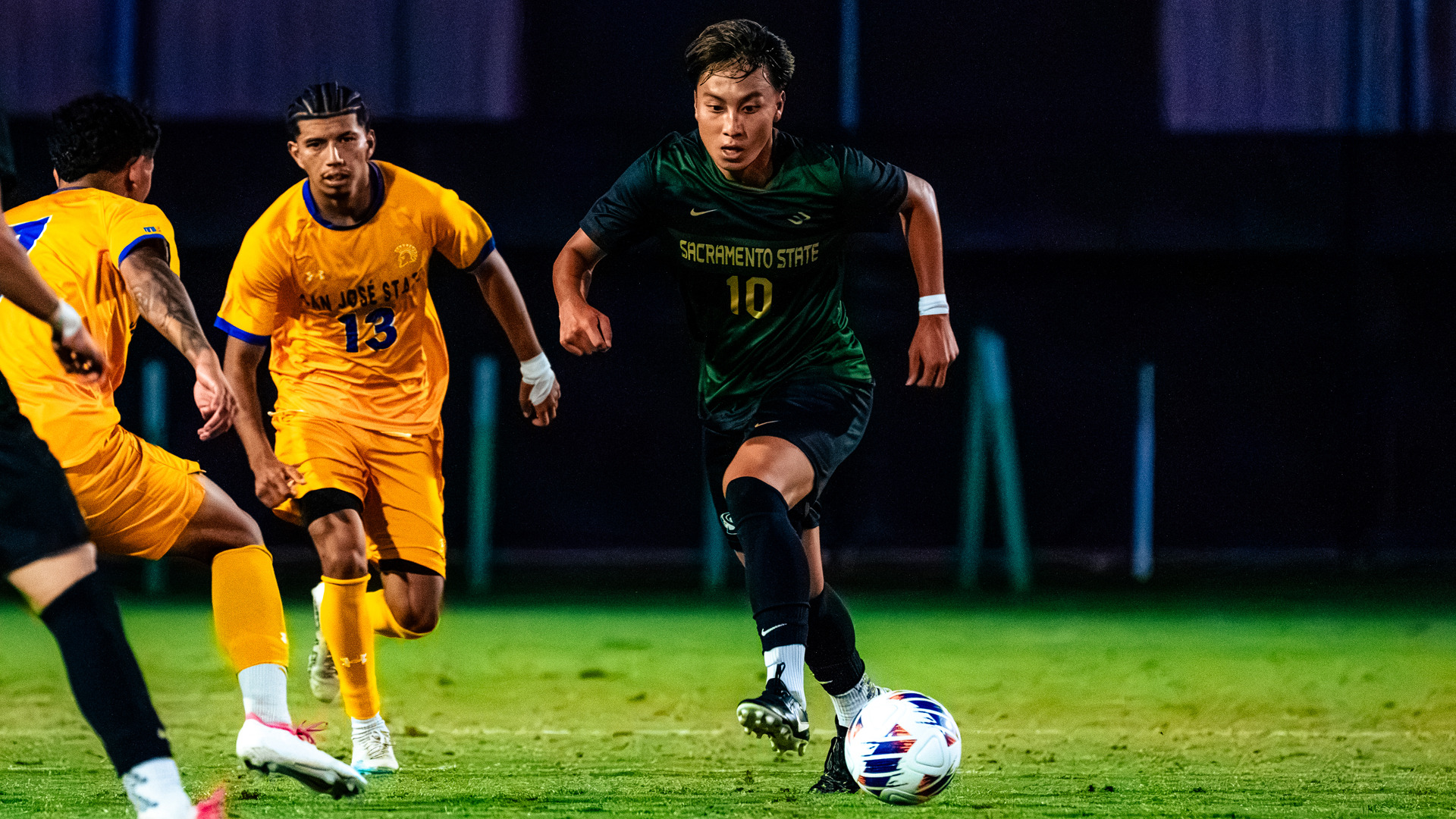 2026 MSOC Hiroshi Yang drives up the field with the ball at San Jose State