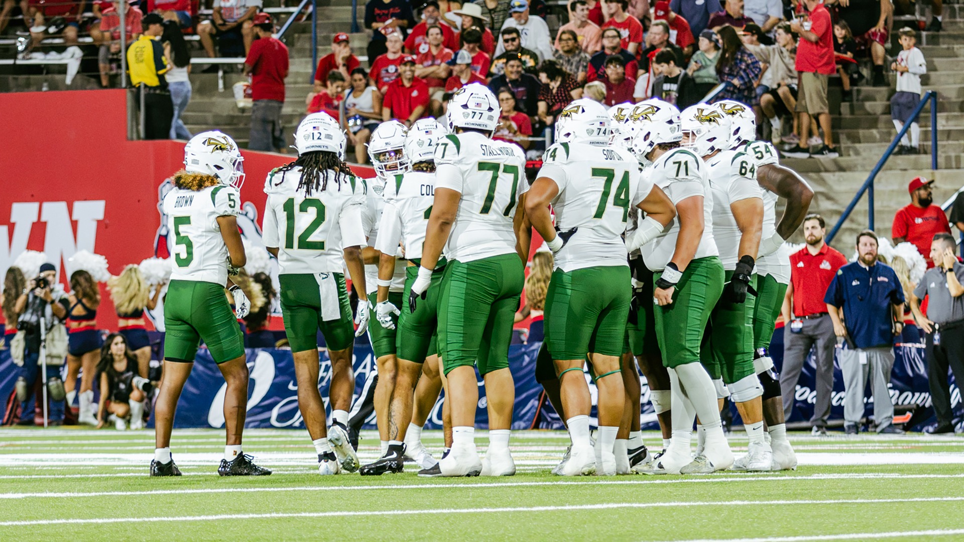Team Huddle at Fresno State 26