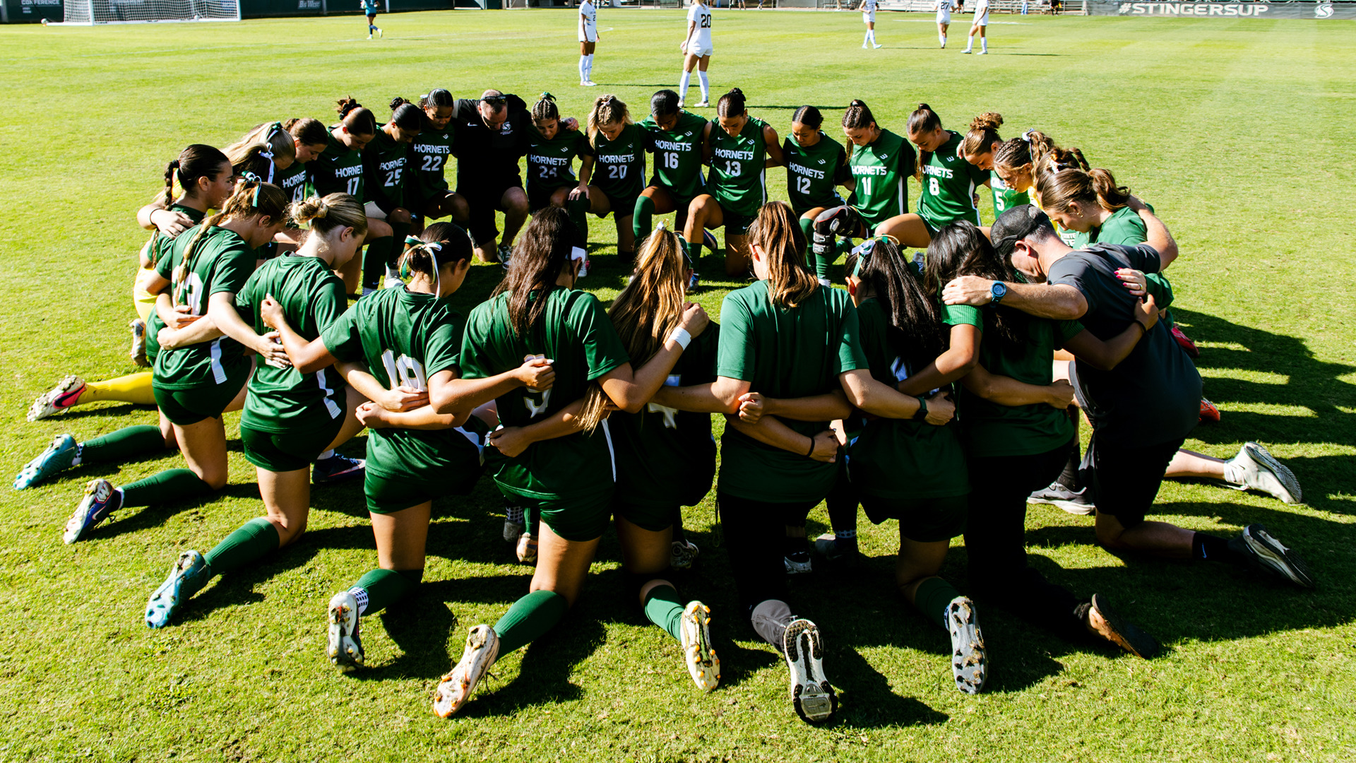 2026 WSOC team huddles prior to kickoff against UC Irvine