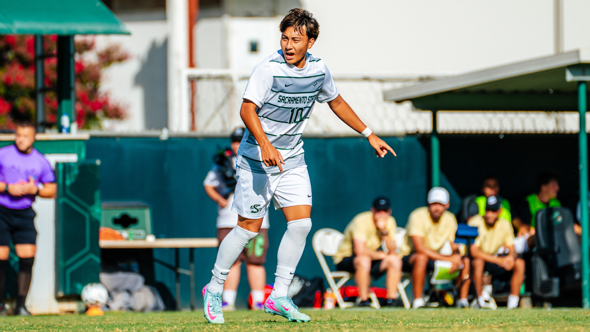 2026 MSOC Hiroshi Yang calls for the ball during a match against Pacific at home