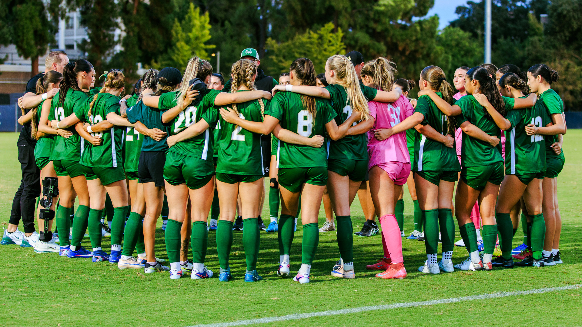 2026 WSOC team huddle prior to kickoff in a match at UC Davis