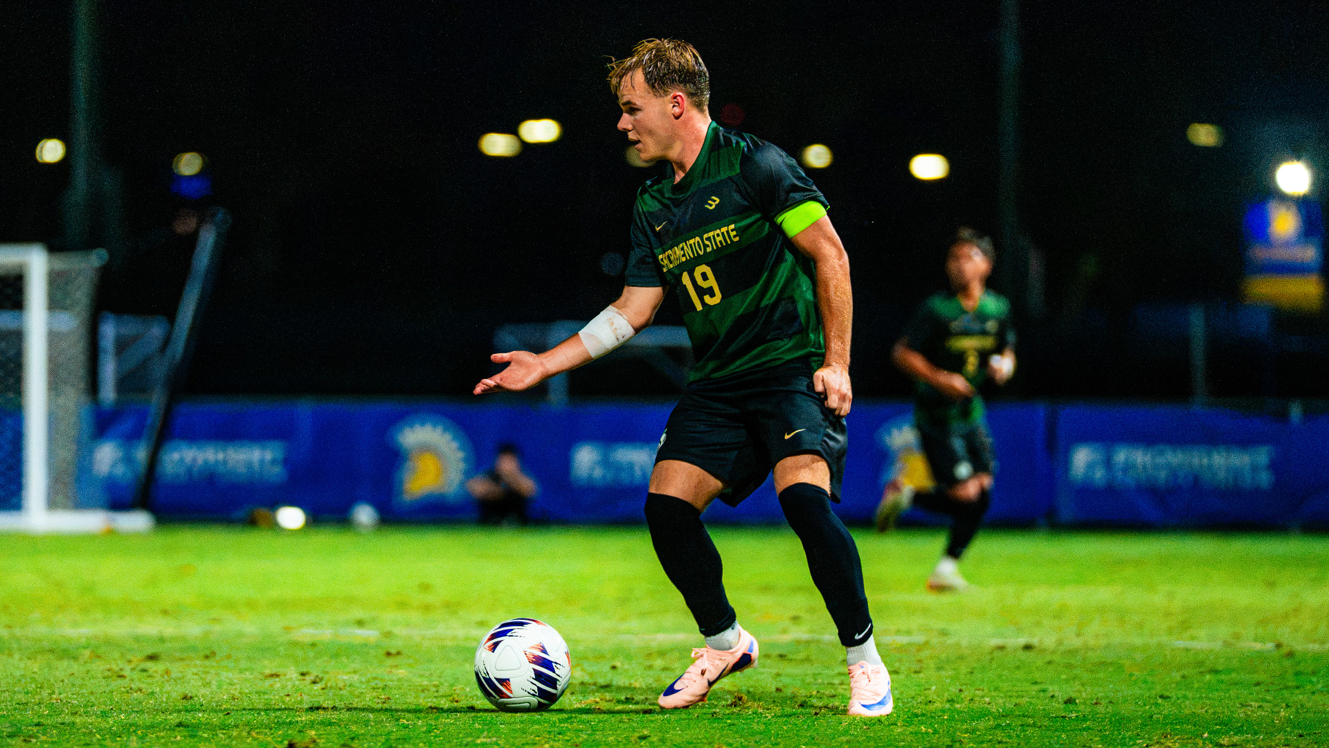 2026 MSOC Zac Giles looks for a teammate to pass to during a match at San Jose State