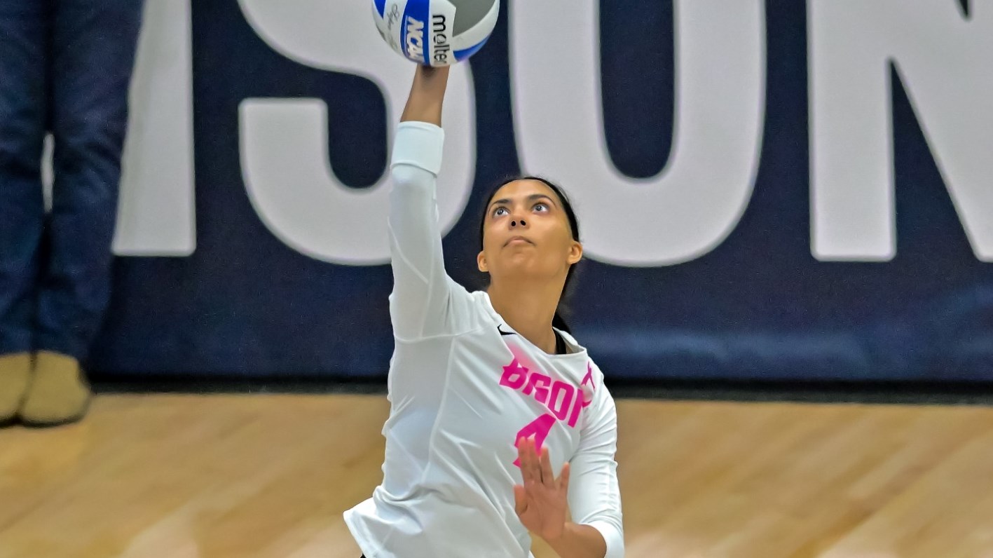 Volleyball Tops Hawks in Four Howard University Athletics