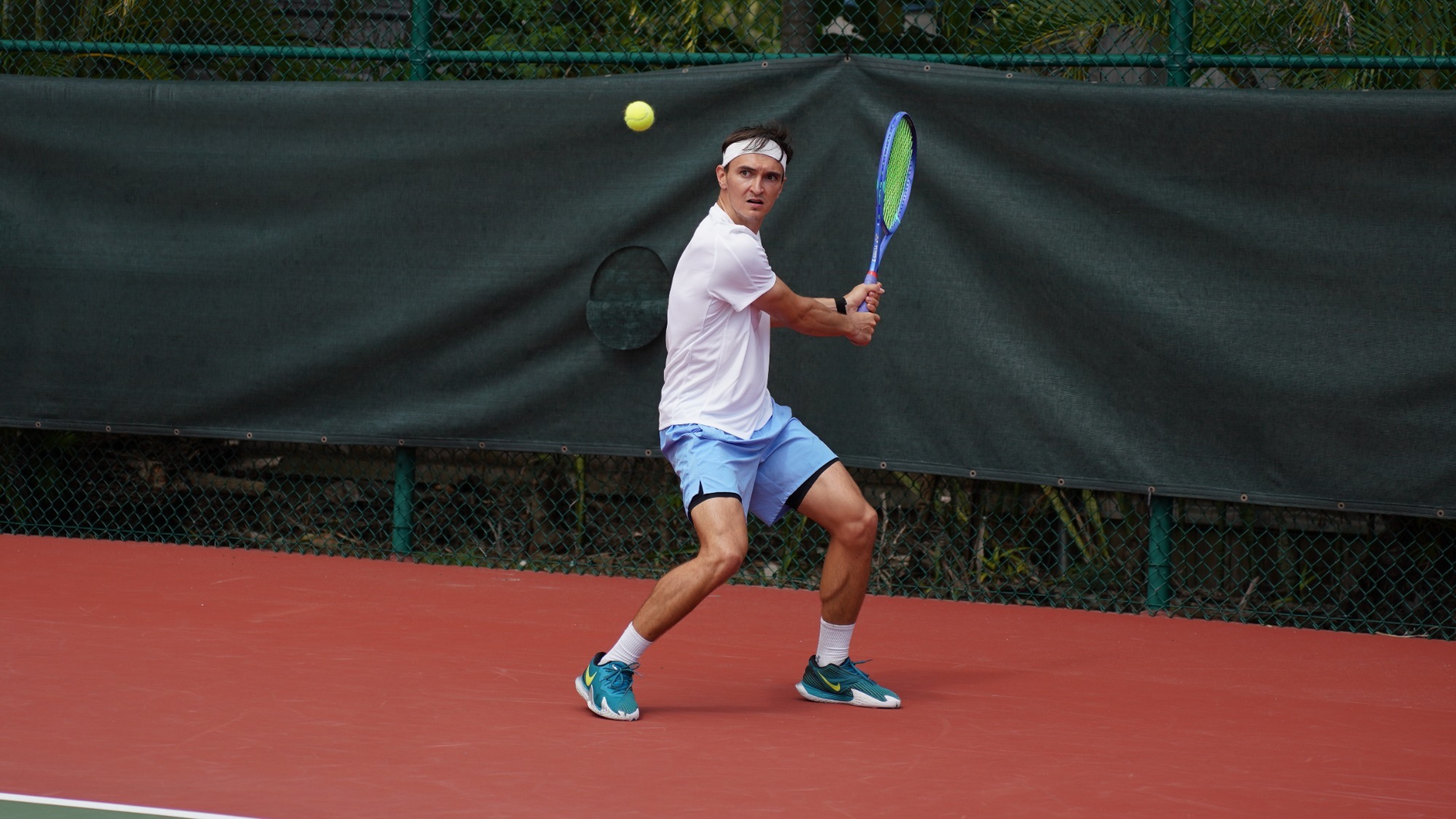 Adam Vasir Returns Ball