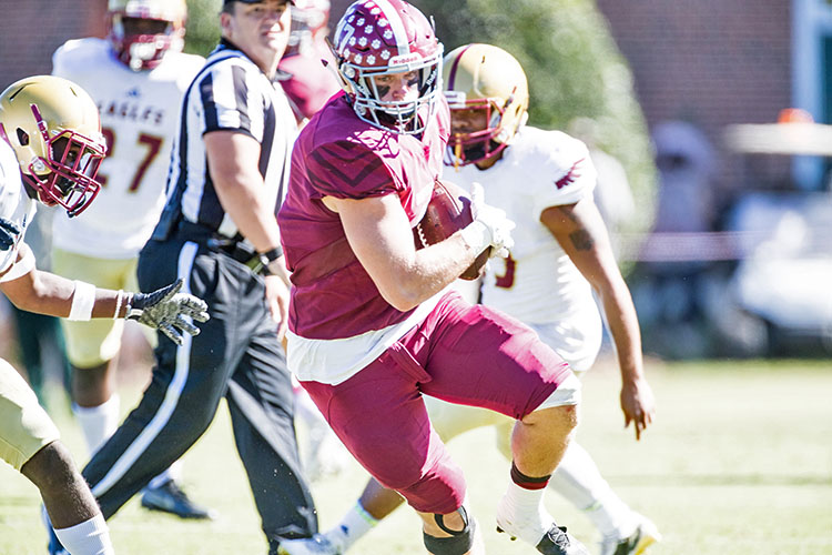 Football Holds On For 2118 Win Over Guilford HampdenSydney College