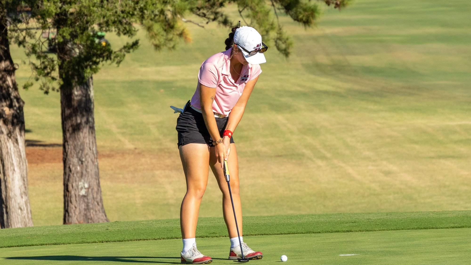 A Reddie golfer looks to sink a putt during a fall 2026 tournament.