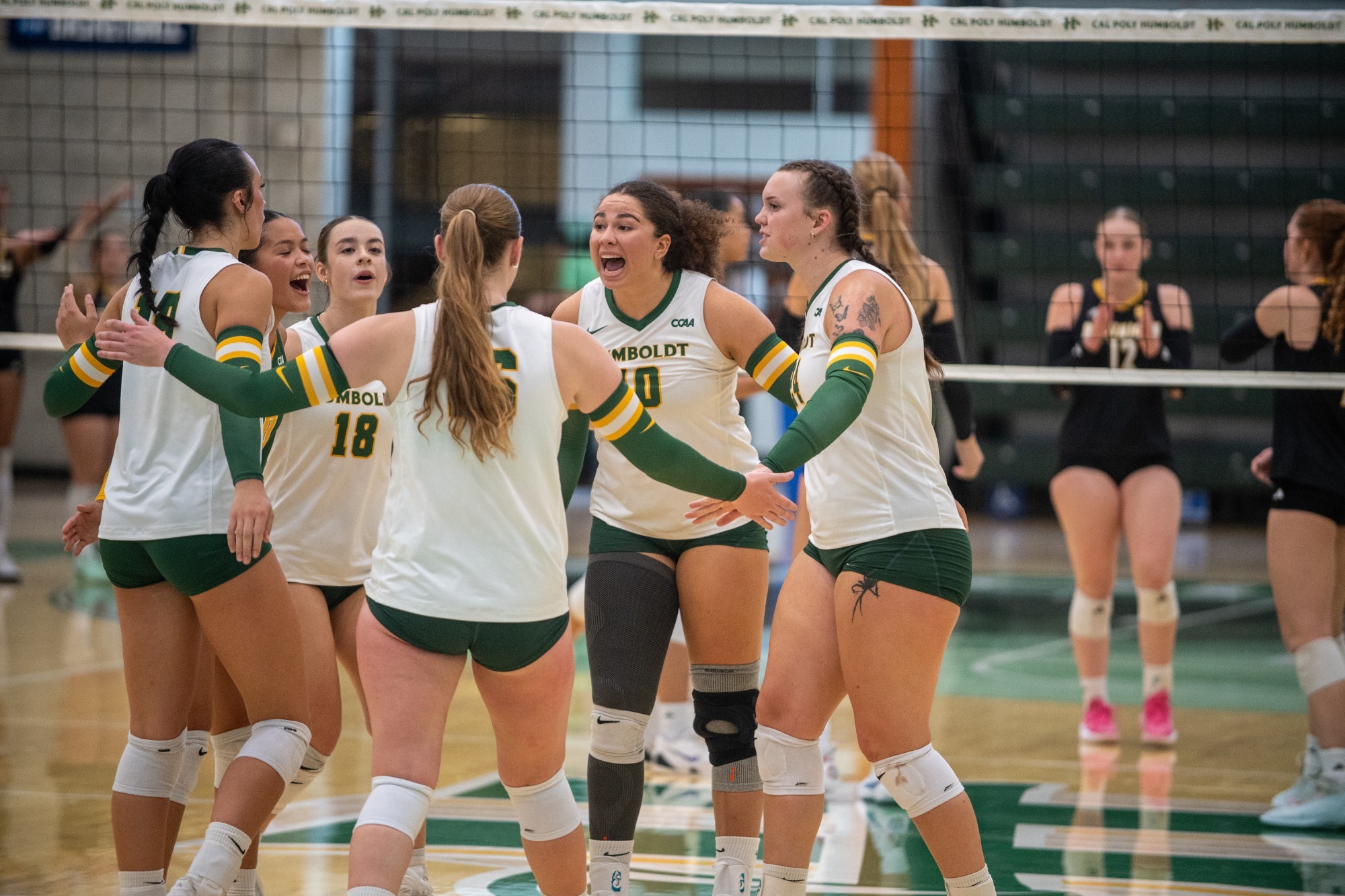wvb huddle dominican 9/4