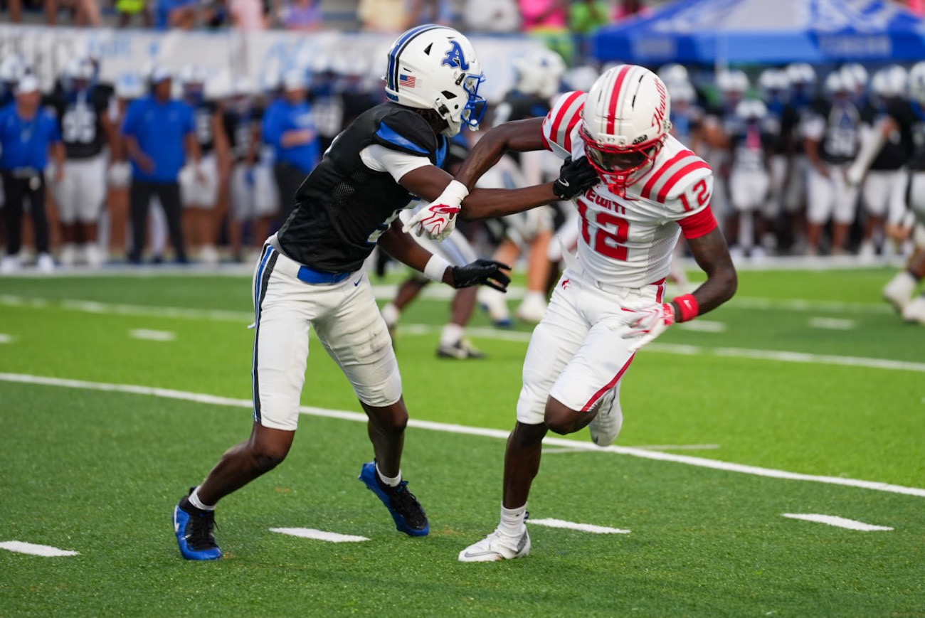 DJ Hall runs the ball 