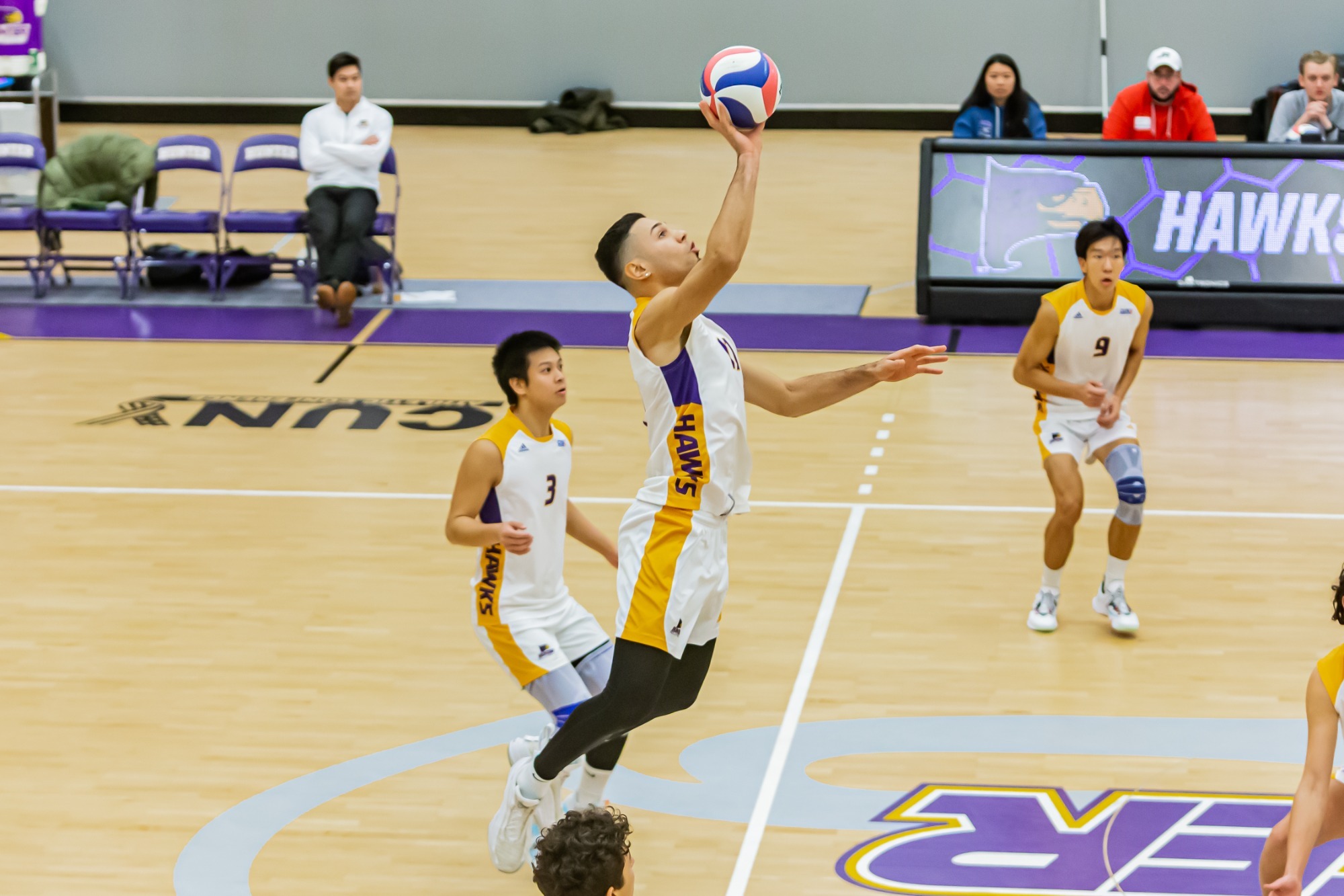 Men's Volleyball Wins 5 Straight with Sweep of Brooklyn Hunter