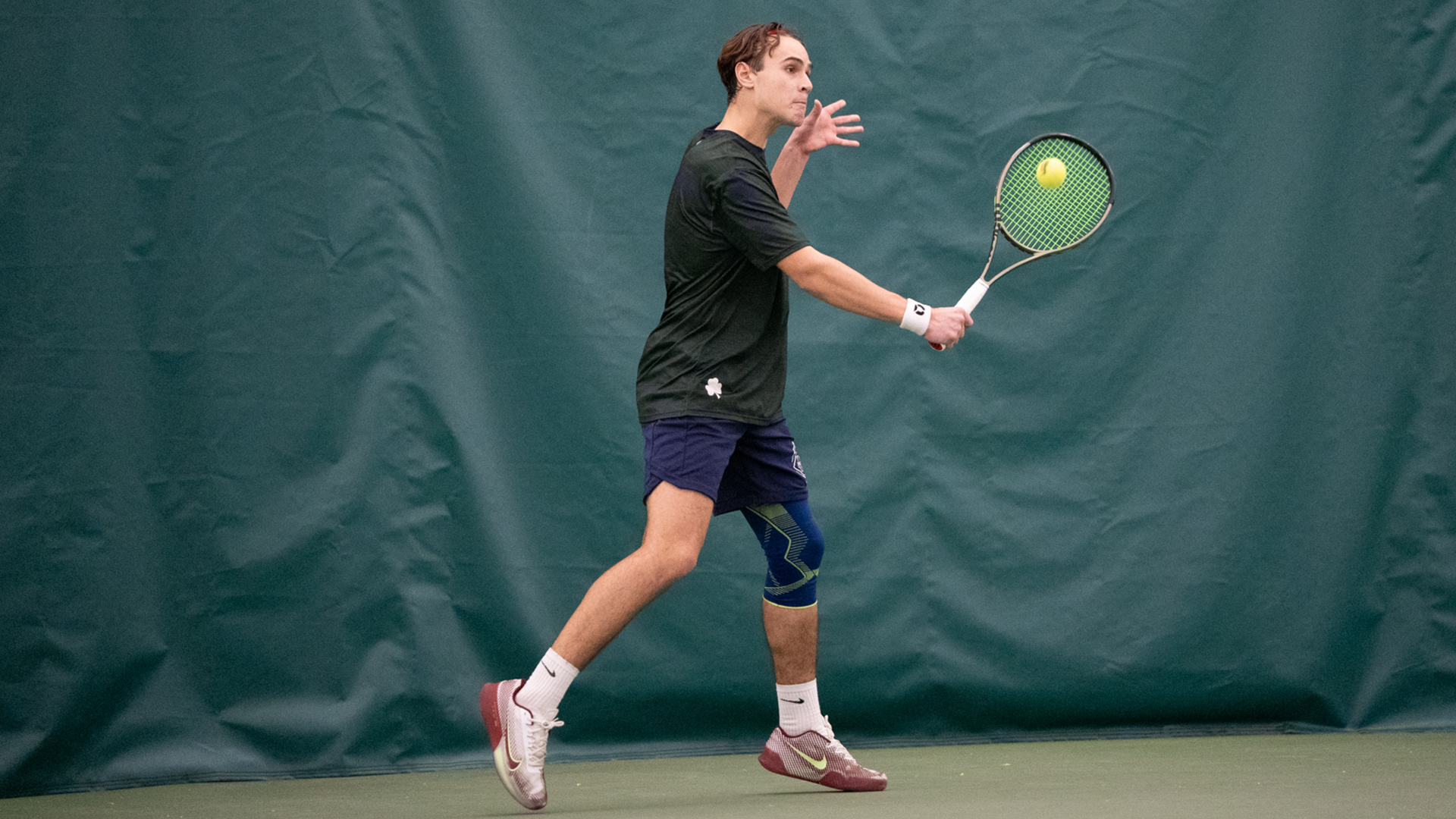 Mykhailo goes for backhand