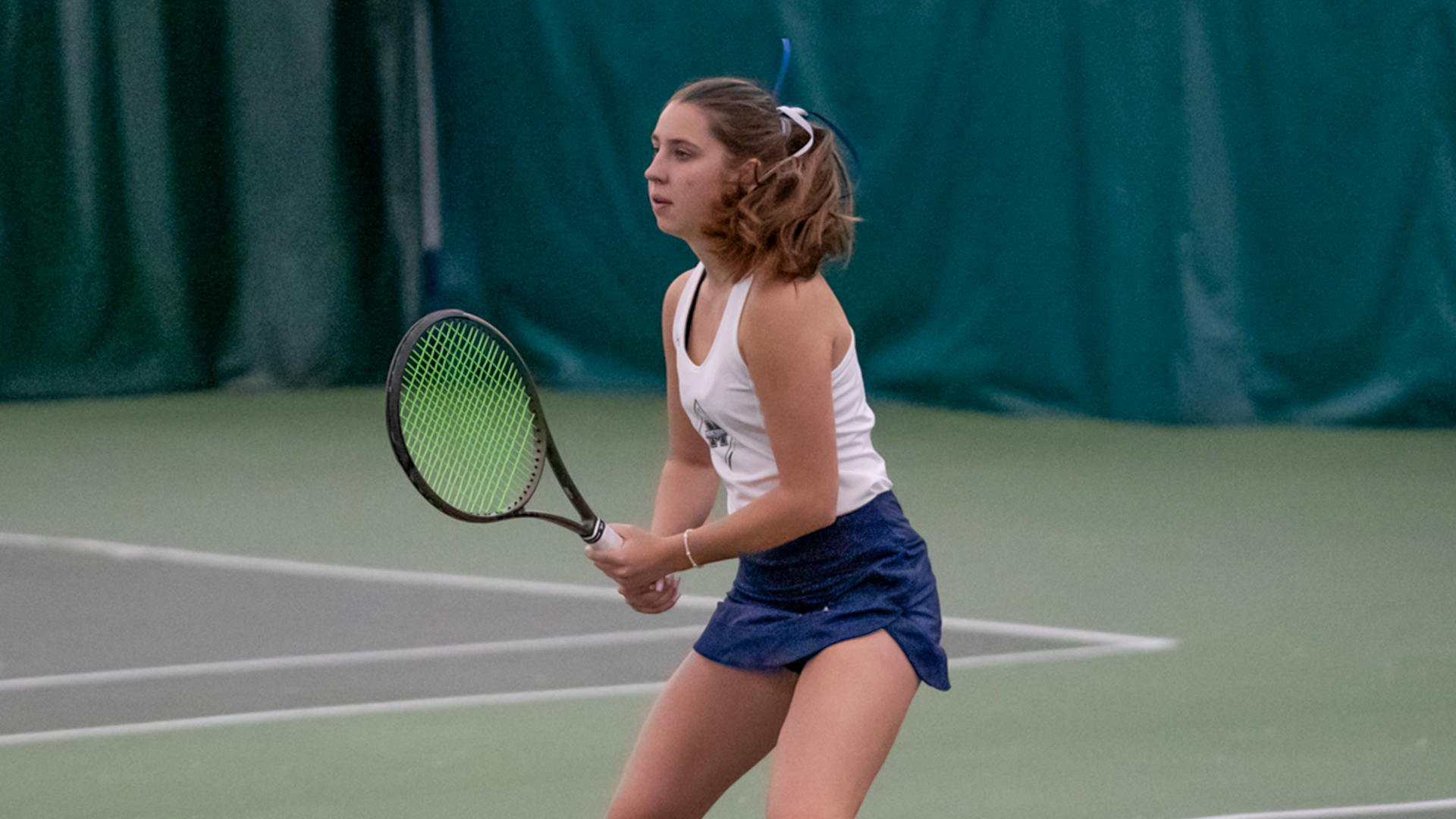 Rogova raides for volley