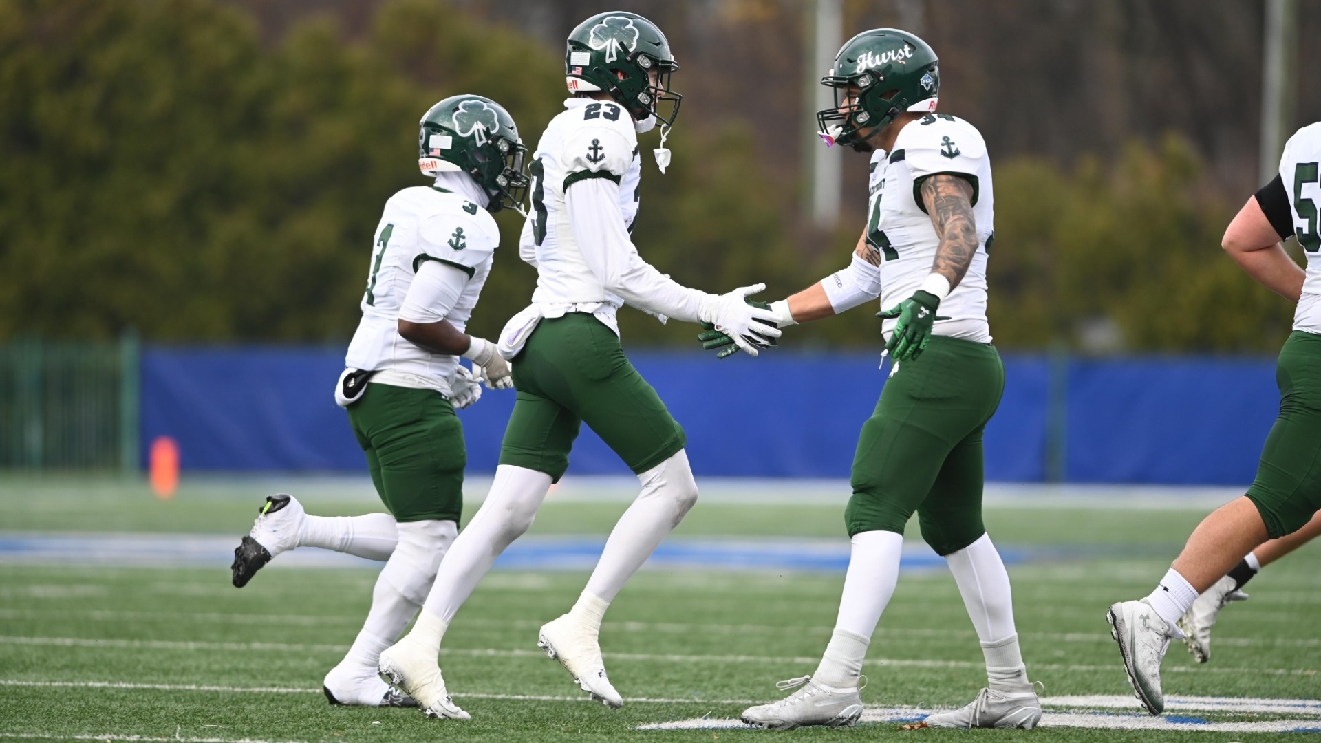 Evans Melendez high five`