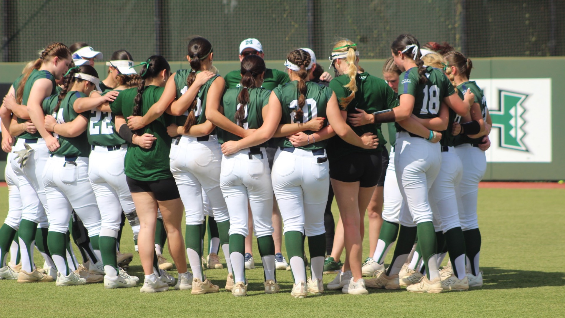 Softball Hawaii Huddle