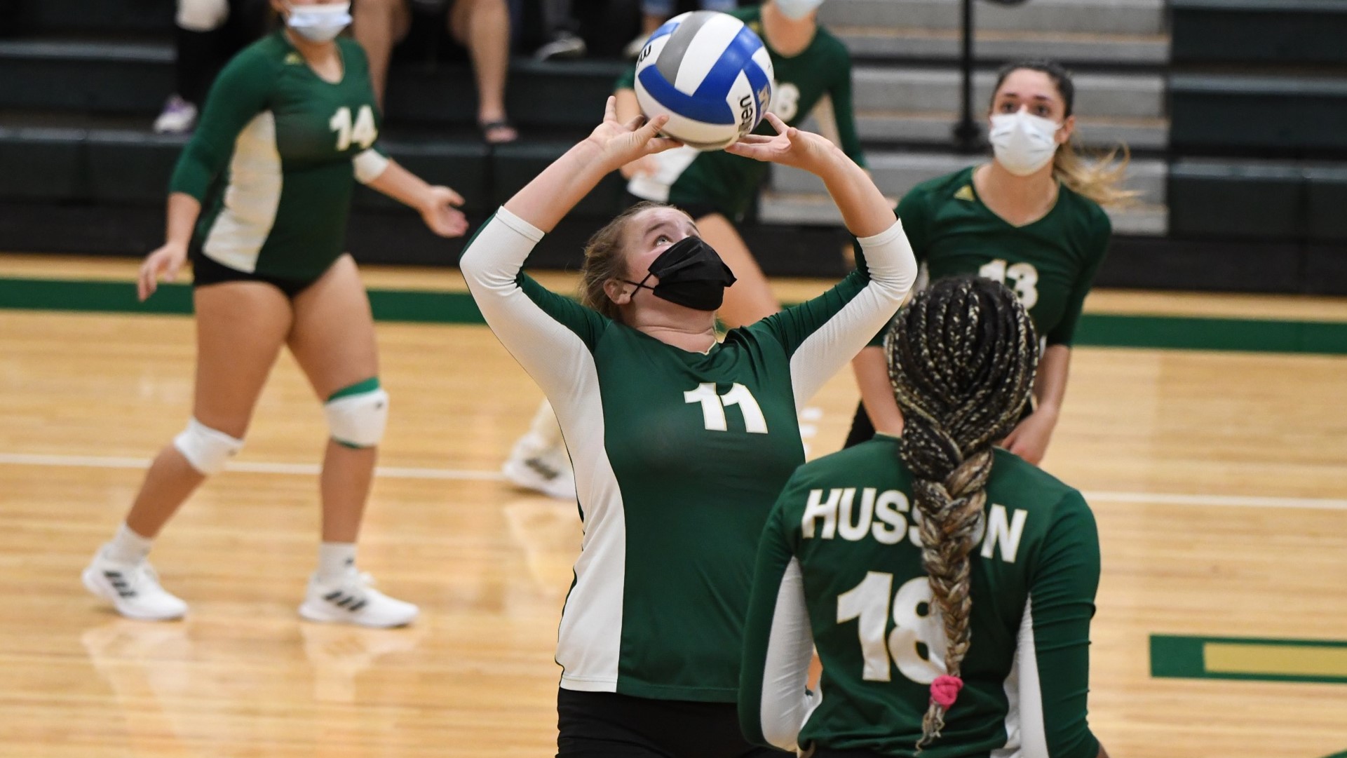 Volleyball splits season opener against WPI and SUNY Delhi Husson