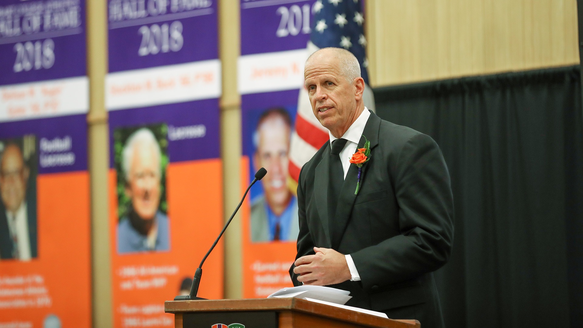 Jeremy Foley delivers remarks during his induction into the Hobart Hall of Fame in 2018.