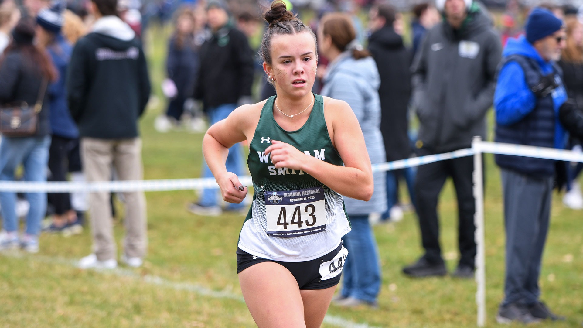 Clare Horan runs in the NCAA Niagara Regional Championships.