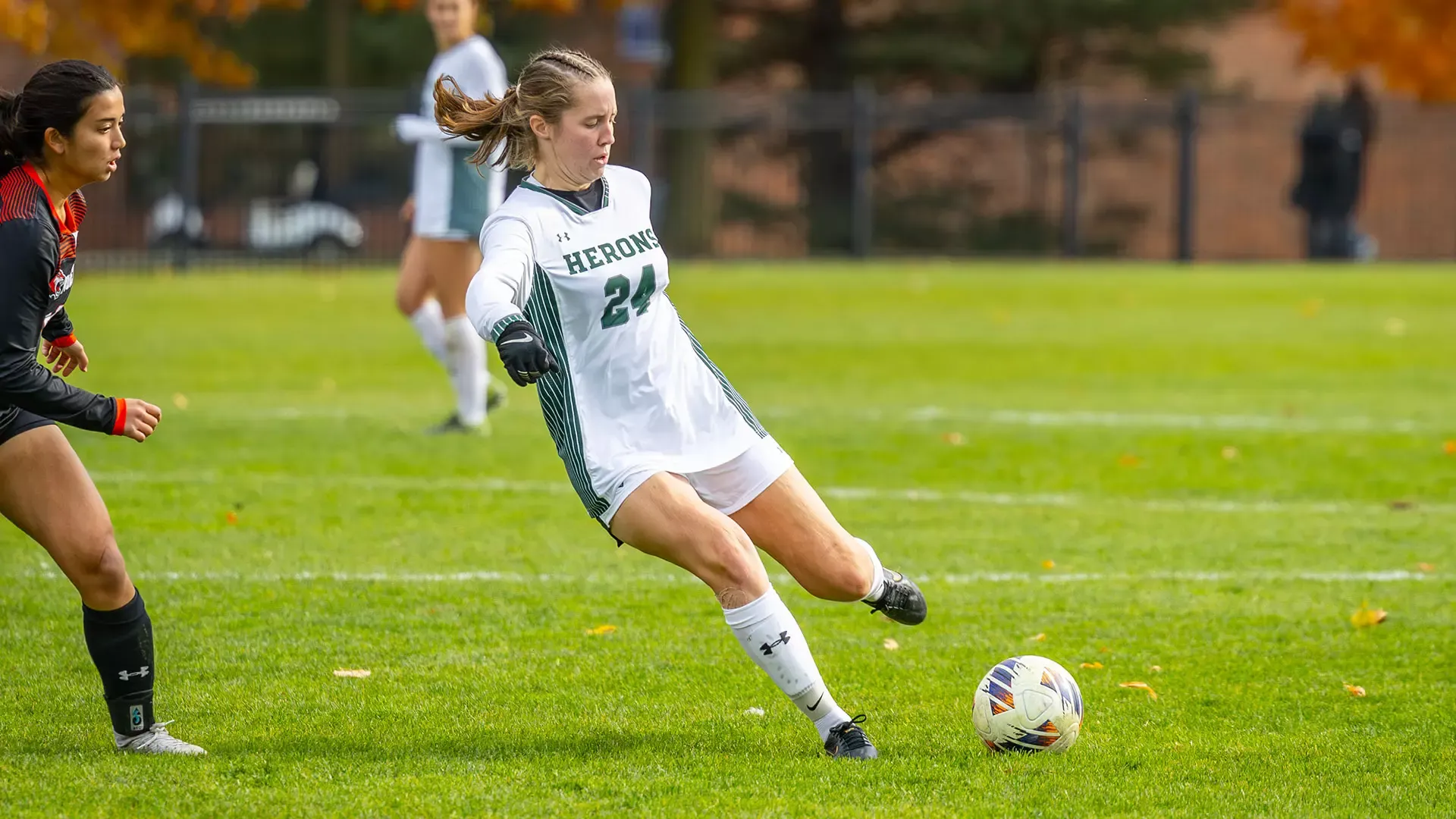 Ruth Hotaling passes the ball 