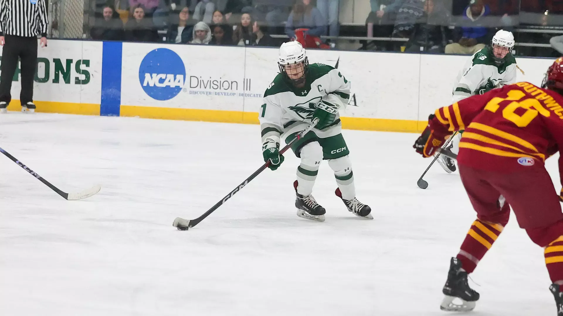 Kelly Howe looks to shoot