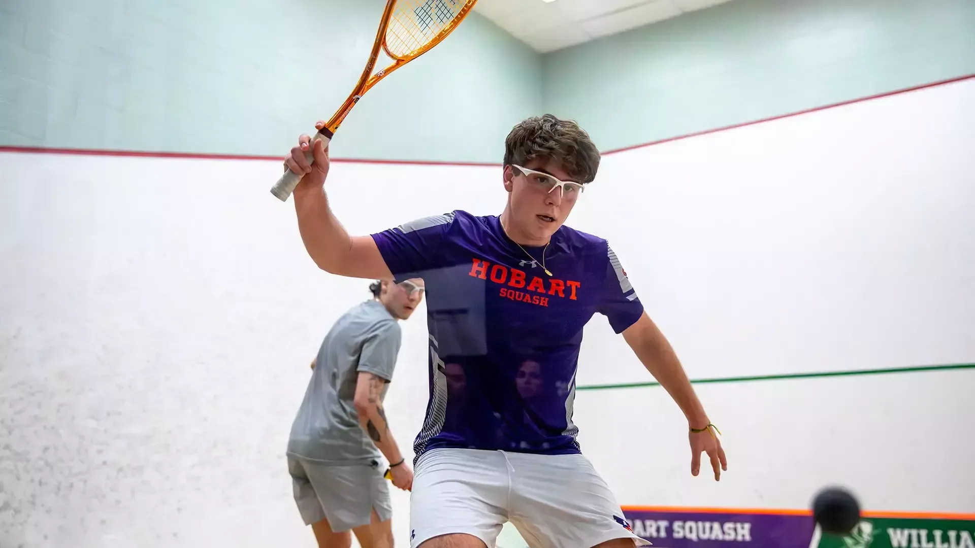 Javier De La Vega swinging the racket 