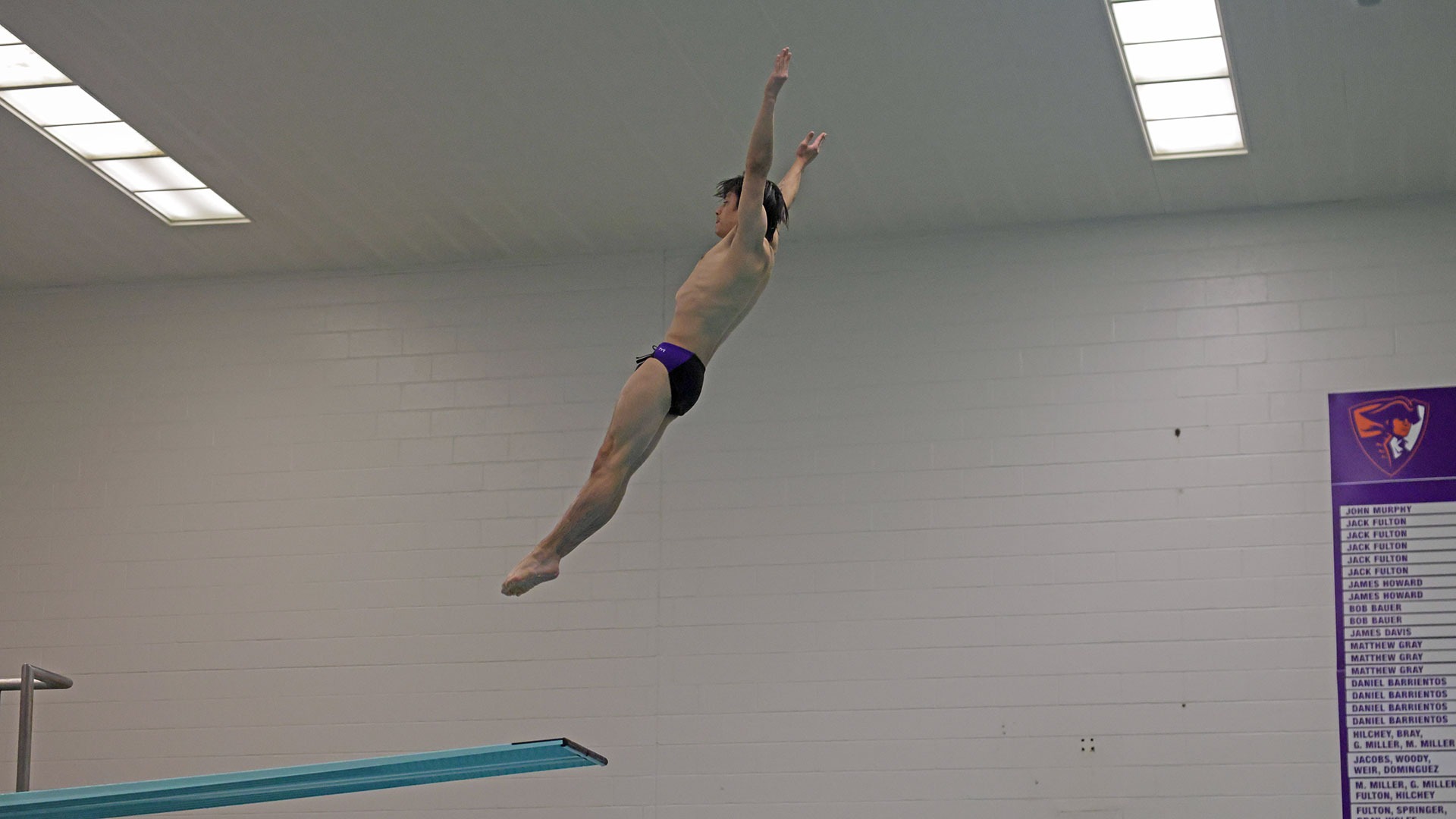 Daniel Barrientos diving 