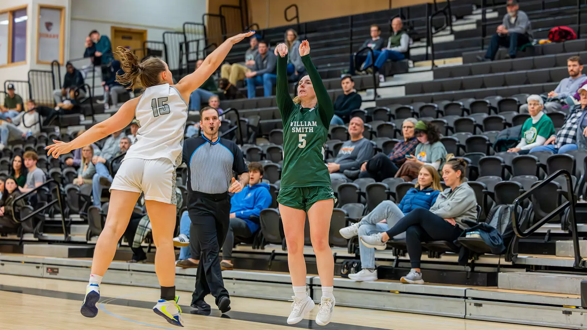 Mckenzie Mandyck shooting the ball