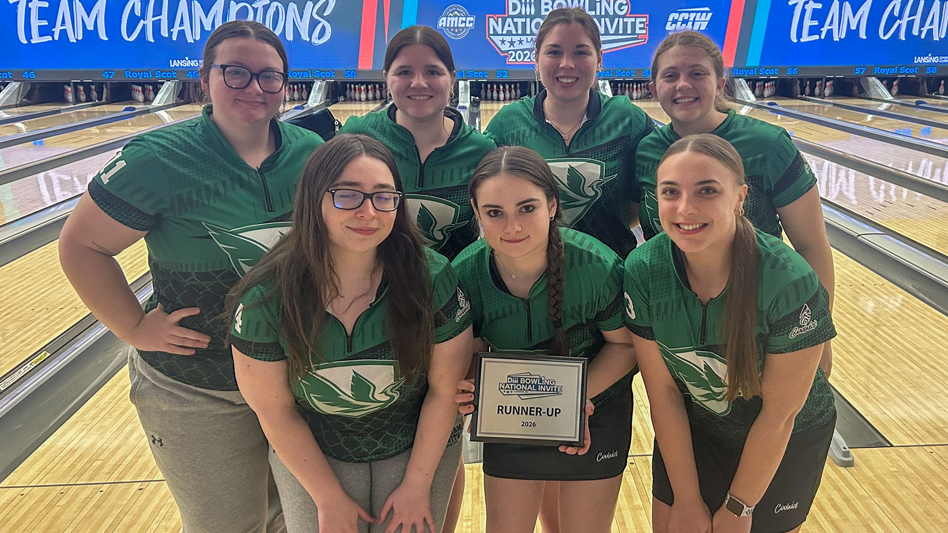 William Smith Bowling Team with the DIII Invitational Runner-Up Trophy