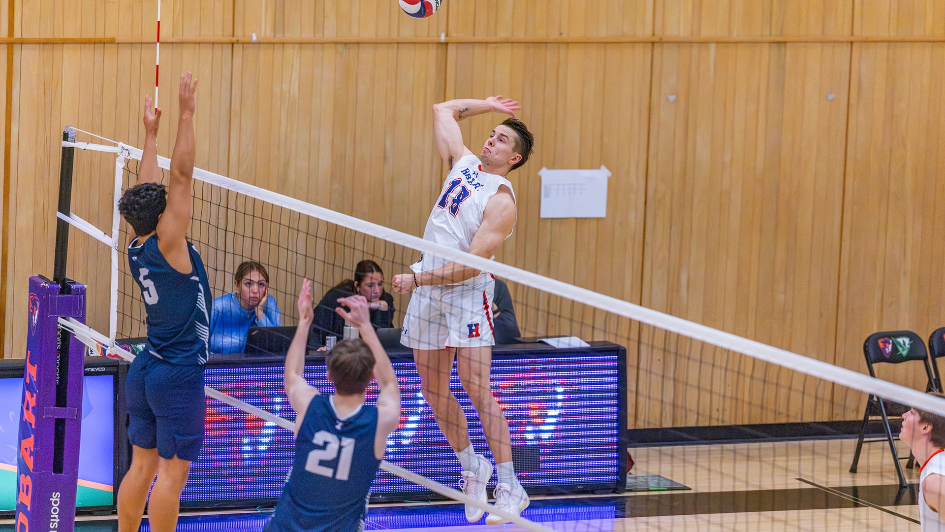 Aiden Kemora vs Trine