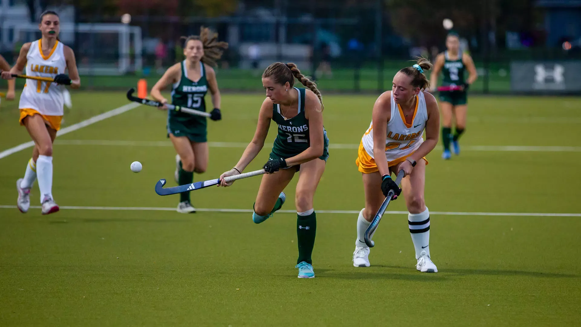 Mia Batchelder settles a bouncing ball 