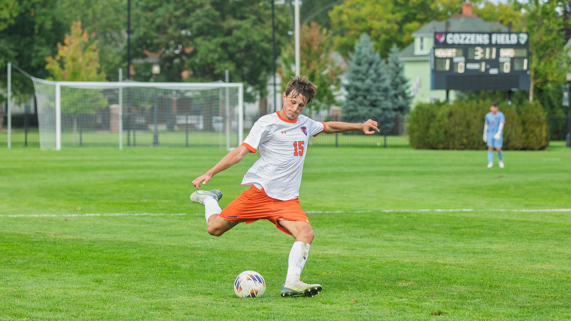 Theo Bonderenko drives a ball downfield.