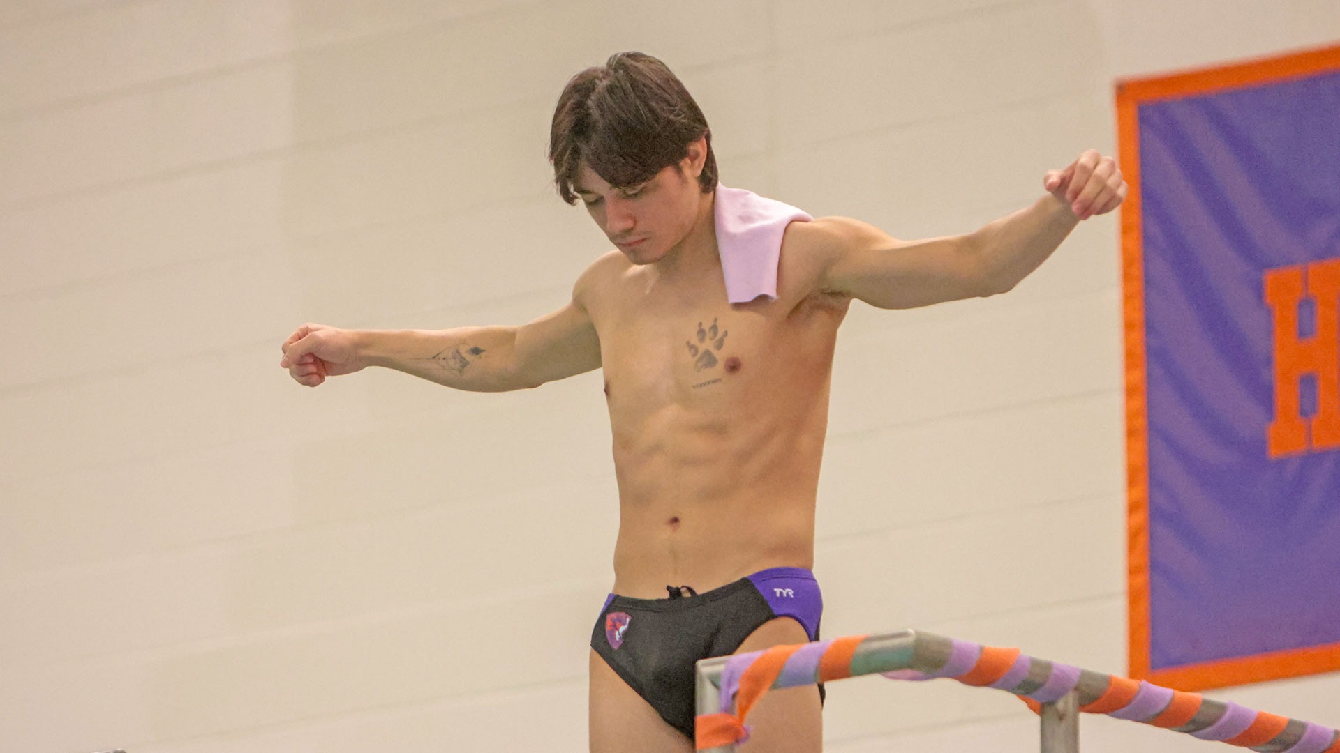Daniel Barrientos preparing for a dive