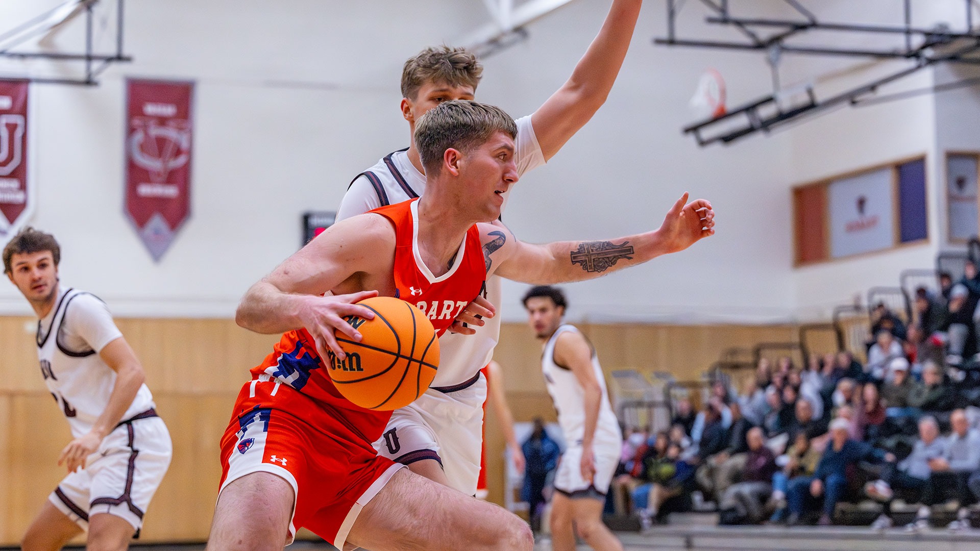 Niko Lutz dribbles past a defender.