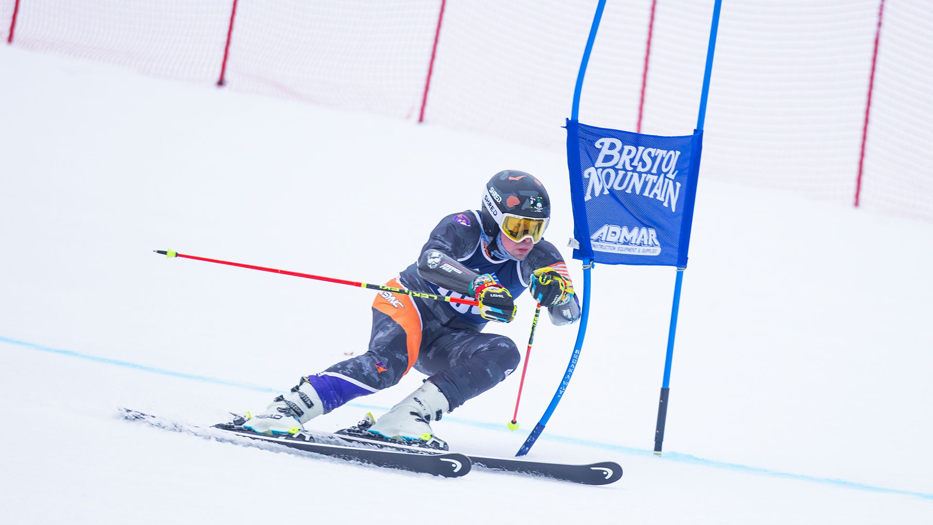 Luke Ward skis the giant slalom at Regionals