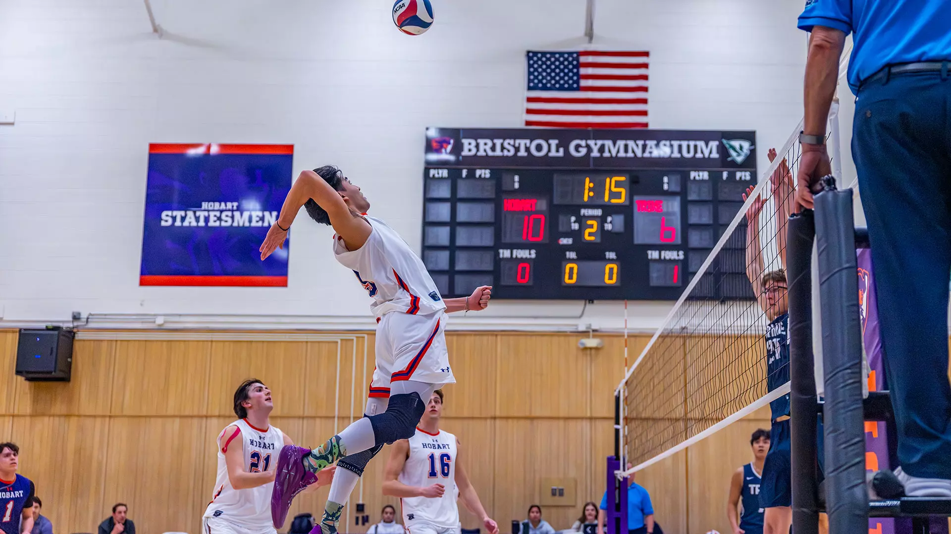 Daniel Sappia attacking the ball 