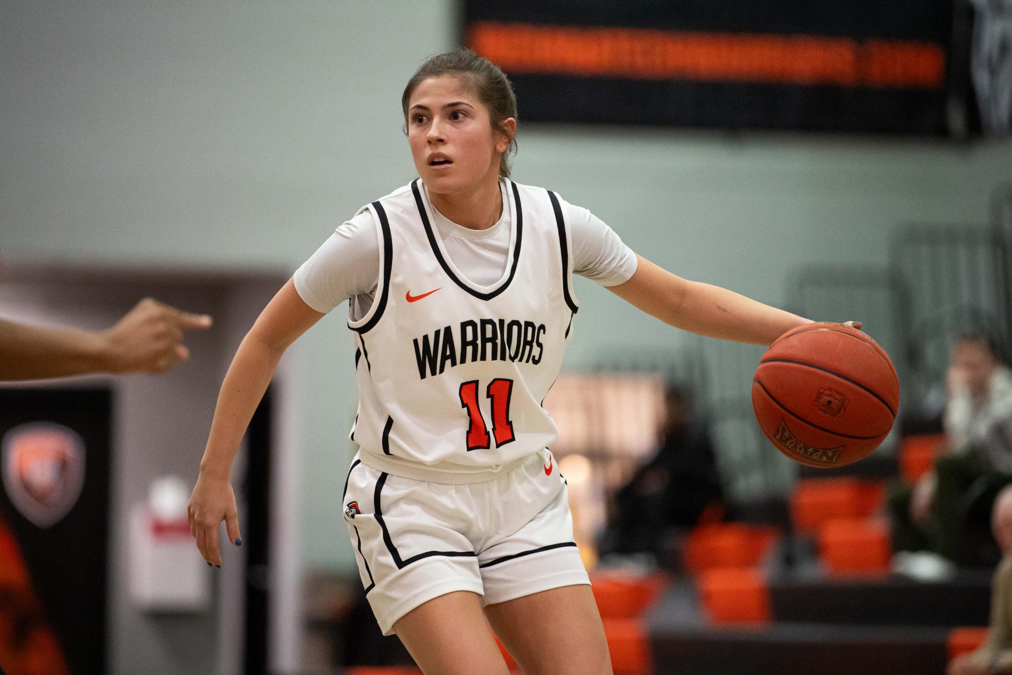 Durbin looks up the court 