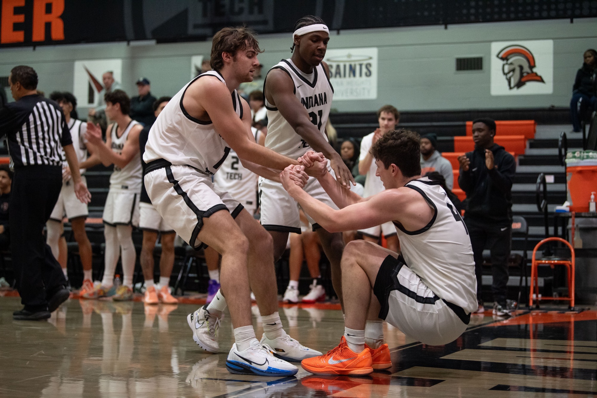 Hobson and Haroldson help up Beaston 